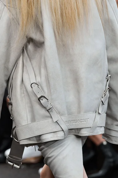 Look 70